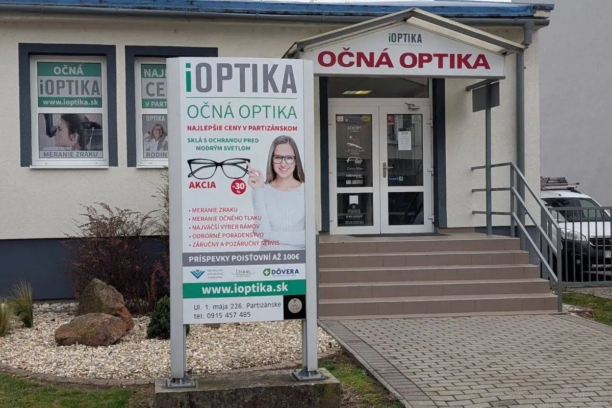 Predajňa iOPTIKA Partizánske z ulice